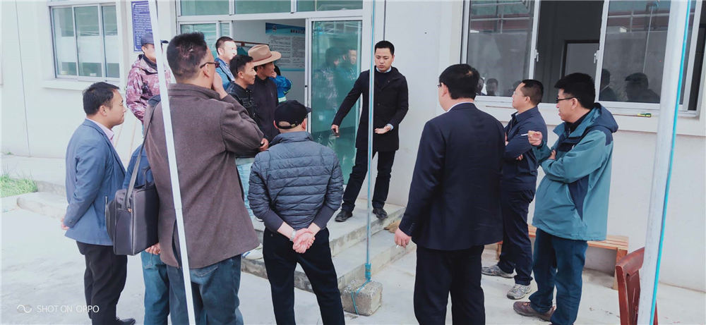 西南督查組在自治區(qū)、日喀則市、吉隆縣、吉隆鎮(zhèn)有關(guān)領(lǐng)導(dǎo)的陪同下對吉隆鎮(zhèn)污水處理廠檢查工作
